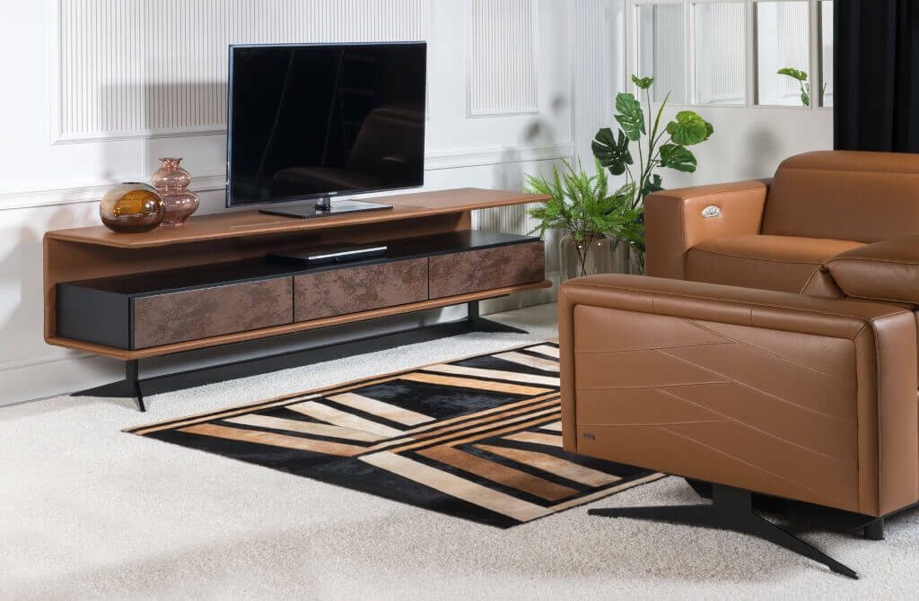 Zewnętrzny korpus „Presto” marki Kler – platformy górnego blatu, podstawy i pleców – w całości opięty jest prawdziwą skórą.