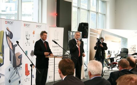 20-lecie Profim, wizyta prof. Leszka Balcerowicza, Ryszard Rychlik - w środku, 2011 r.