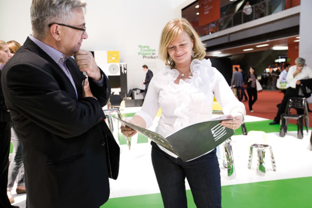 Ryszard Balcerkiewicz na wystawie „Young Creative Poland: in production” podczas targów Salone Internazionale del Mobile w Mediolanie w 2011 r.