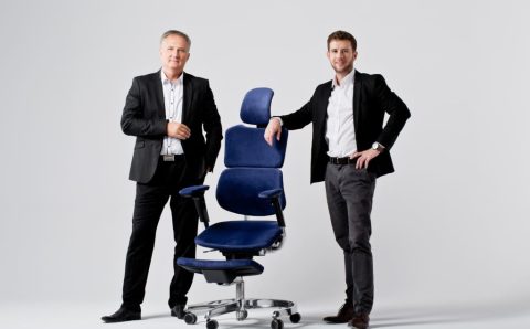 Andrzej i Mateusz Kieryłło, wynalazcy krzesła „Blue Bird”.