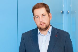 Artur Klepacki, prezes Zarządu firmy Szkło.