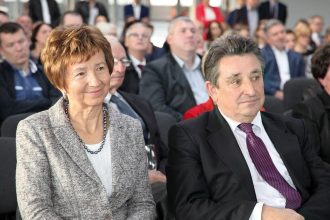 Barbara Wajnert i Wiesław Wajnert podczas uroczystego otwarcia nowej hali produkcyjnej, październik 2017 r.