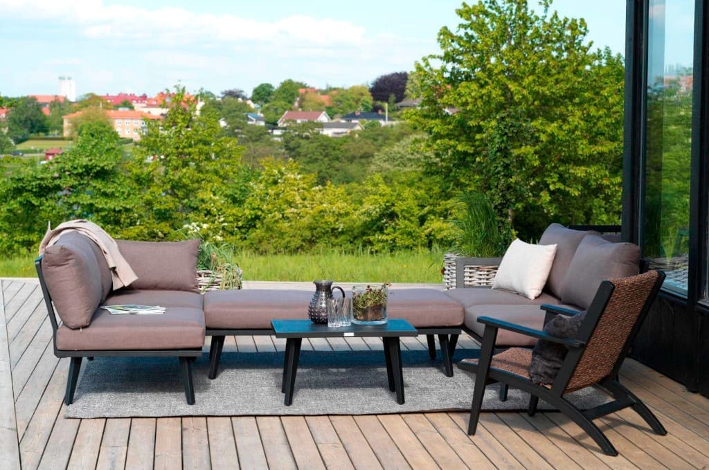 Szwedzka firma Brafab to producent mebli ogrodowych. Kolekcja Villac oferowana przez Ogrodolandia, wykonana została z aluminium.