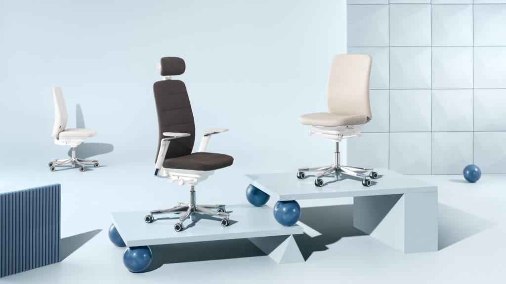 „Capella” to fotel obrotowy firmy Kinnarps, wyposażony w mechanizm „FreeMotion”, który zapewnia swobodę wykonywania nieznacznych ruchów, sprzyjających aktywnemu siedzeniu i dobremu samopoczuciu.