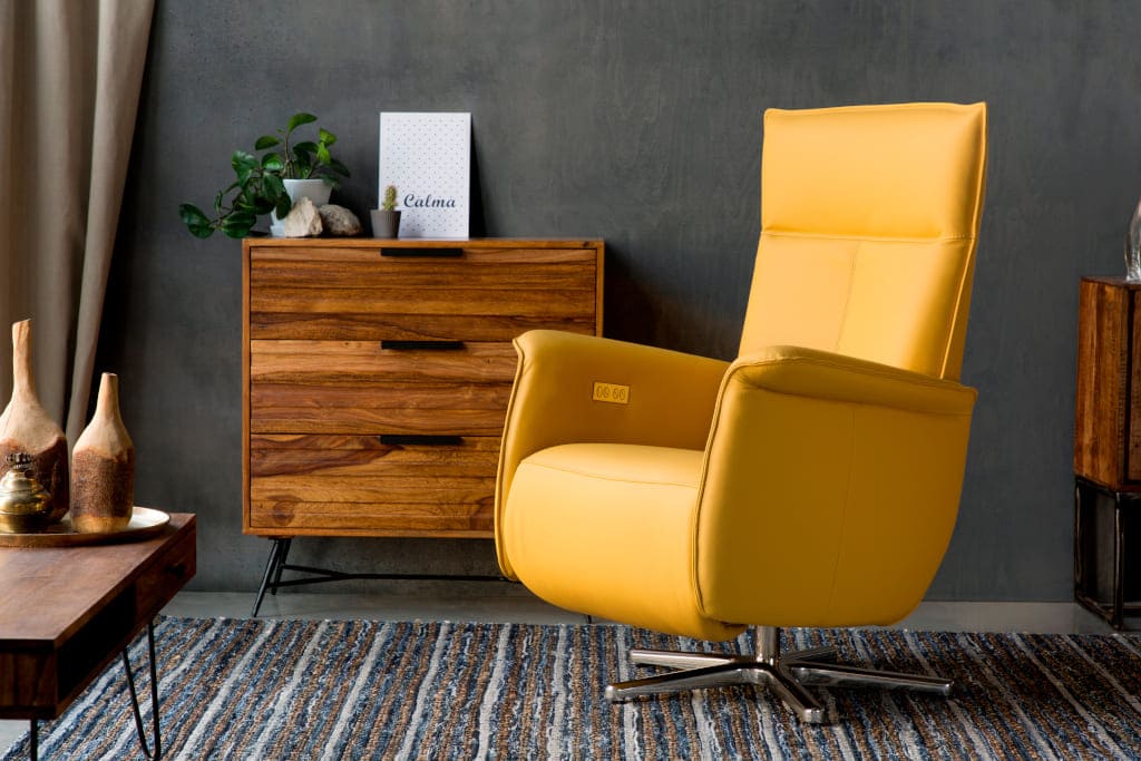 „Coria” marki Livingroom z funkcją relaks to doskonałe miejsce na wypoczynek. Ma regulowane oparcie oraz podnóżek, by zapewnić użytkownikowi najlepszą regenerację sił.