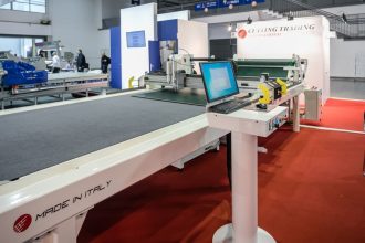 Elastyczność i sprawność operacji zarządzania to cechy charakterystyczne wielofunkcyjnego cuttera HI Raptor 2.5 firmy Cutting Trading International. HI Raptor 2.5 pracuje z szeroką gamą materiałów, wykorzystując podstawową maszynę ze specyficznym narzędziem dla każdego typu obróbki i bardzo szybkim przejściem z jednego materiału na inny.