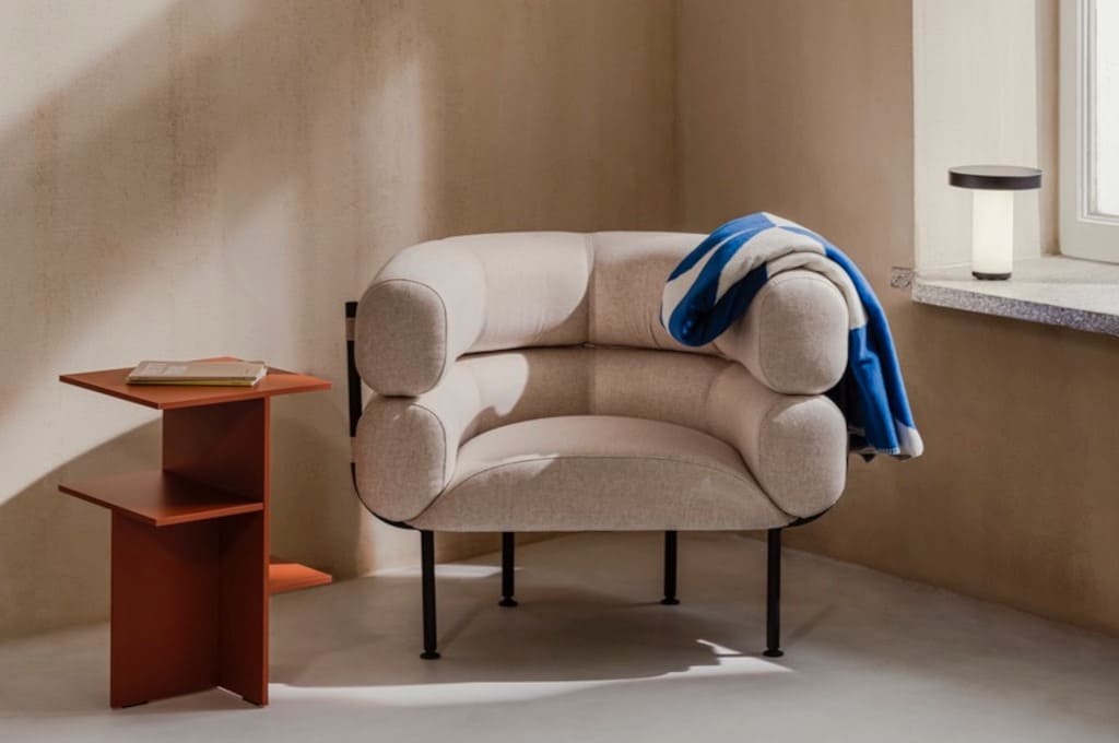 Miękki i designerski fotel Ubi noo.ma wprowadzi estetyczną atmosferę do wnętrza. Dobrze sprawdzi się nie tylko w domowym wnętrzu, ale także w przestrzeni biurowej czy lobby.