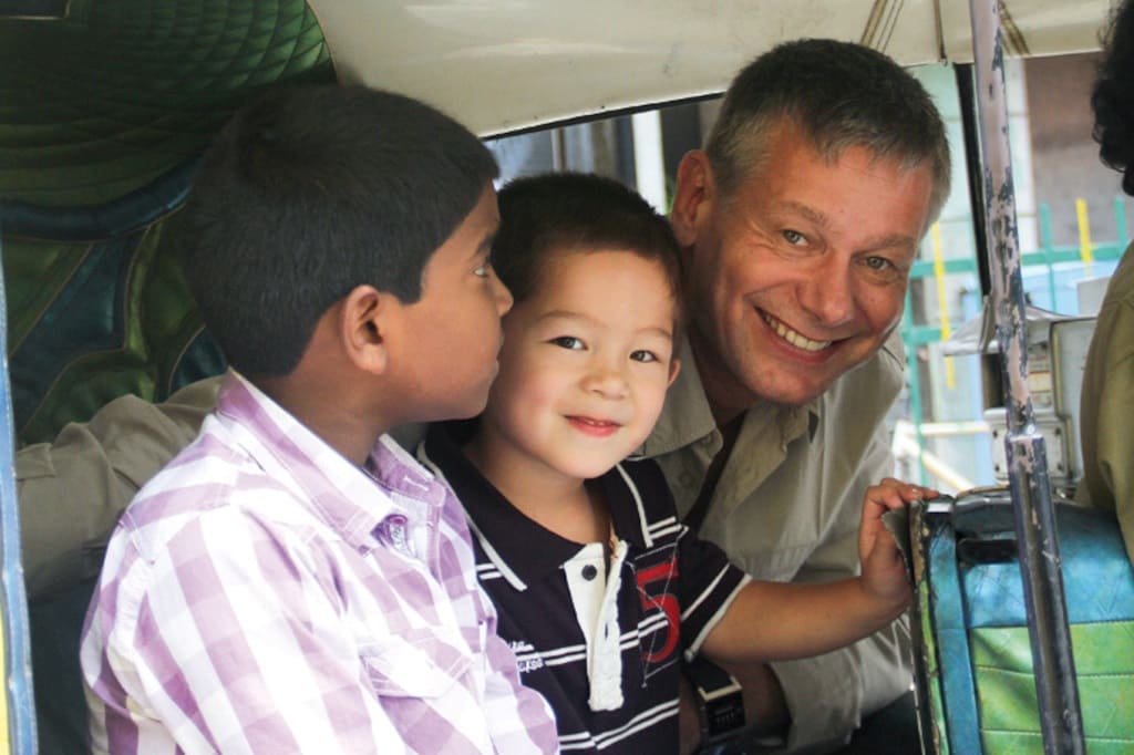 Jak widzę synów razem, to jest mi bardzo wesoło. Starszy, Ricky jest Hindusem. Traktuję go jak syna, formalnie jest moim prawnym podopiecznym. Młodszego wychowujemy razem z żoną, która ma korzenie azjatyckie – mówi Frank Tyralla.