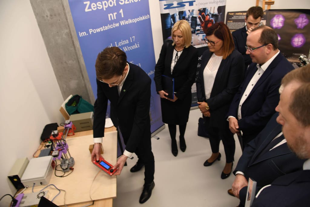 Goście Regionalnego Kongresu Zawodowego mieli okazję zapoznać się z dokonaniami uczniów ZS nr 1, czynionymi dzięki umowie patronackiej z Grupą Amica.