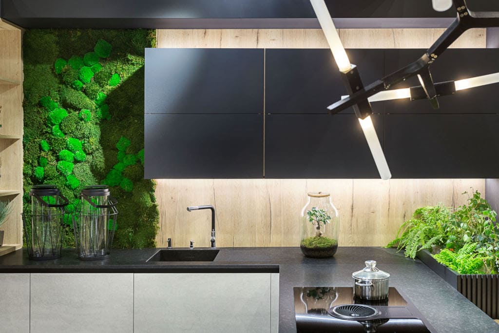 Granit to zdecydowany faworyt w walce o miano najlepszego gatunku kamienia do stosowania w kuchni. Na zdjęciu: realizacja Max Kuchnie, Studio Vigo.