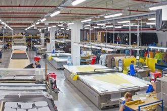 Według danych GUS wartość produkcji sprzedanej mebli w 2018 r. dla firm dużych, średnich, małych i mikro wyniosła 49,6 mld zł, wobec 45,2 mld zł rok wcześniej. Oznacza to wzrost aż o 9,8% w cenach bieżących względem 2017 r.