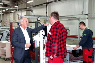 Janusz Mikołajczyk na produkcji.