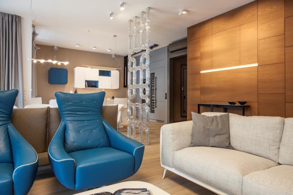 Salon wraz z kuchnią w apartamencie na Powiślu, projekt mDom.