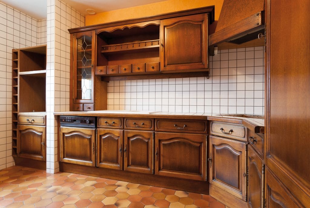 Kuchnia przed metamorfozą z farbami V33.