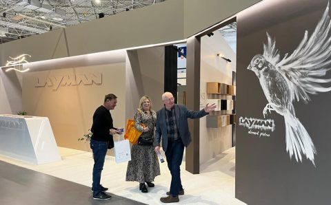 Stoisko firmy Layman na targach Meble Polska 2023 w Poznaniu - miesięcznik i portal informacyjny branży meblarskiej biznes.meble.pl