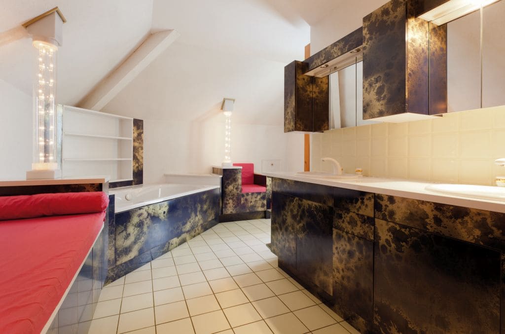 Łazienka przed metamorfozą farbami V33.