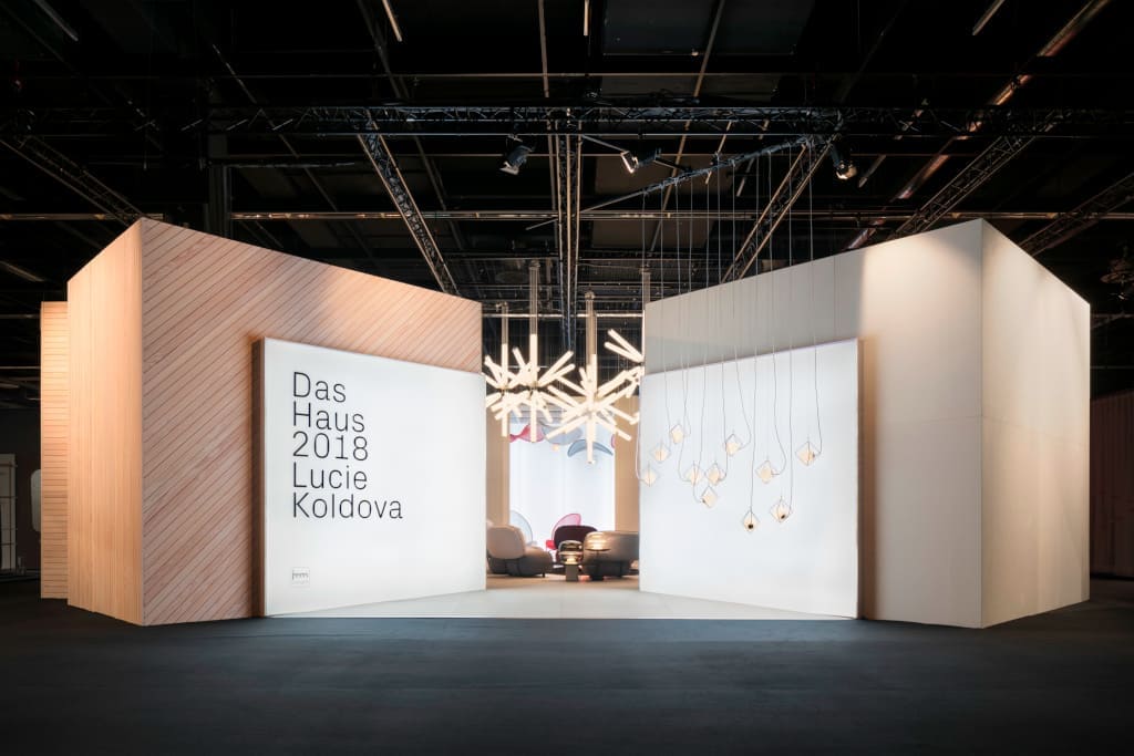 Już wejście do „Das Haus – Interiors on Stage 2018” zapowiada, że główną rolę odgrywa w nim światło.