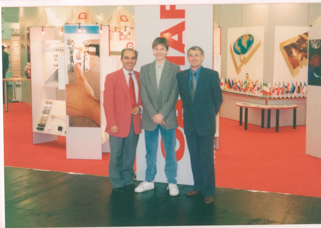 Maciej Nowicki (w środku) z władzami Camar; targi SICAM w Pordenone 1998 r.