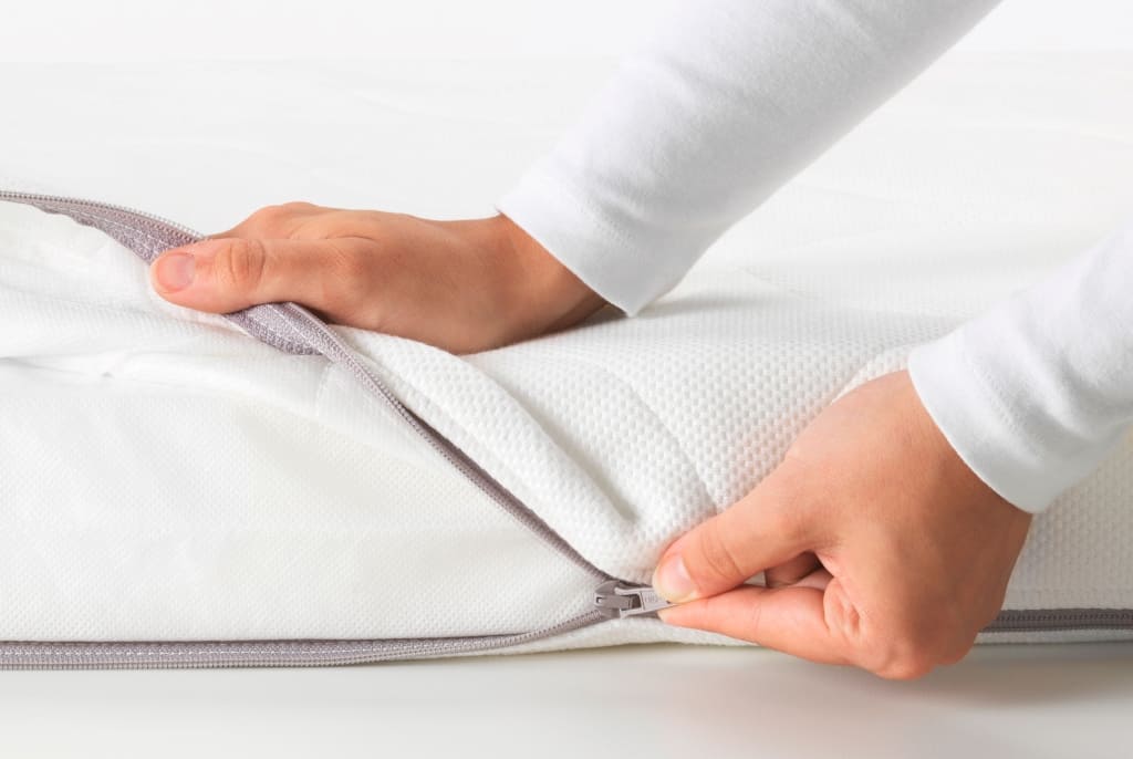 Zdecydowanym trendem wśród wypełnień do materacy jest pianka. To właśnie z niej powstał „Skönast” – produkt dedykowany łóżeczkom dziecięcym IKEA.