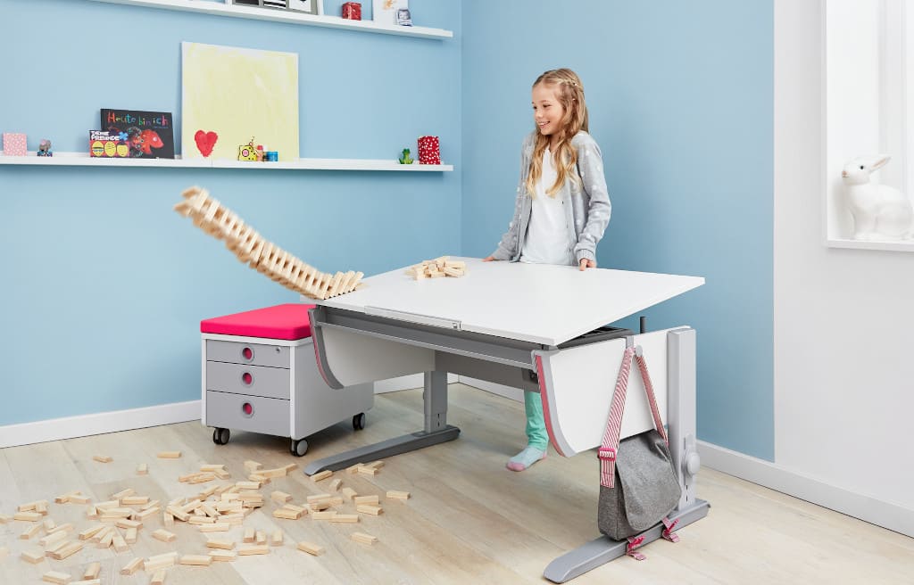 O kręgosłup warto zadbać już w dzieciństwie, co umożliwiają meble ergonomiczne Moll.