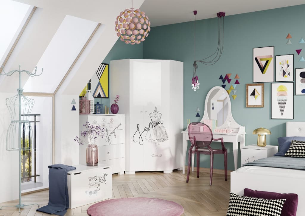 Szara sukienka wygrawerowana w 3D na połyskującym froncie „Fashion Grey” firmy Meblik to absolutny must have każdej pasjonatki projektowania. Meble młodzieżowe Meblik są zwieńczone eleganckimi uchwytami – przezroczystymi kryształkami.