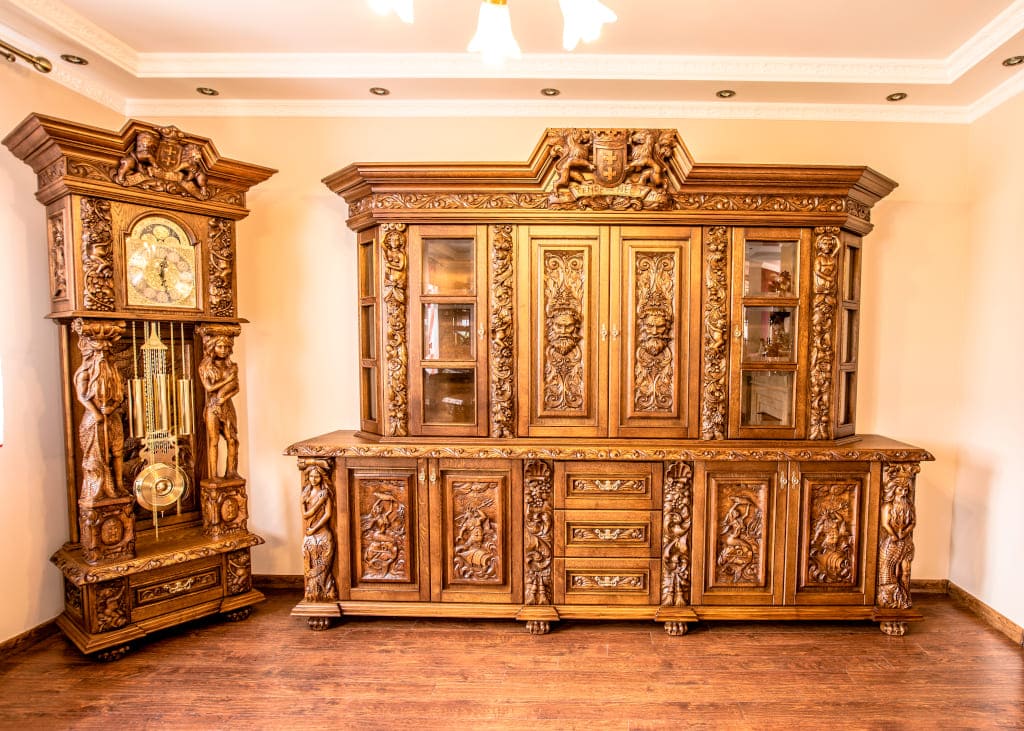 Stary Kredens z Neptunami firmy MebS z założenia miał to być mebel gdański, wierny wszystkim regułom tego stylu.