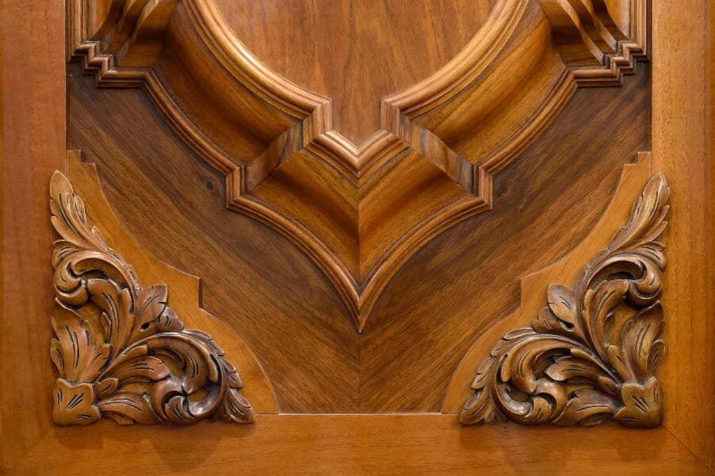 Meble stylowe: precyzyjne i bogate zdobienia od Zbigniewa Żurawskiego Meble Gdańskie.