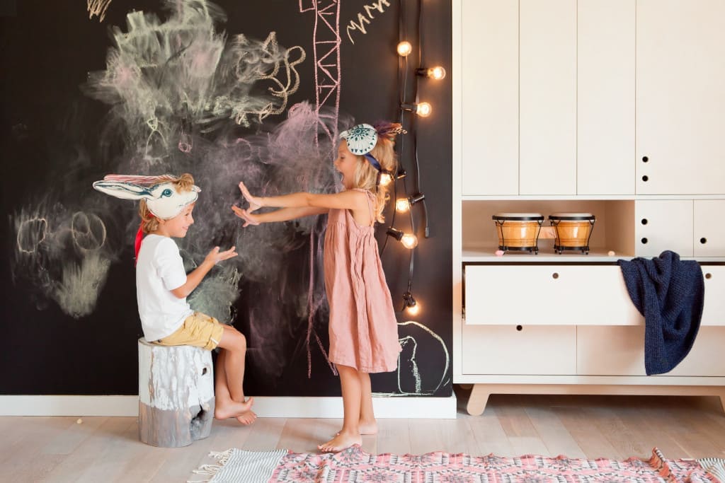 Meble z serii „Peekaboo” oferowane przez Euforma.