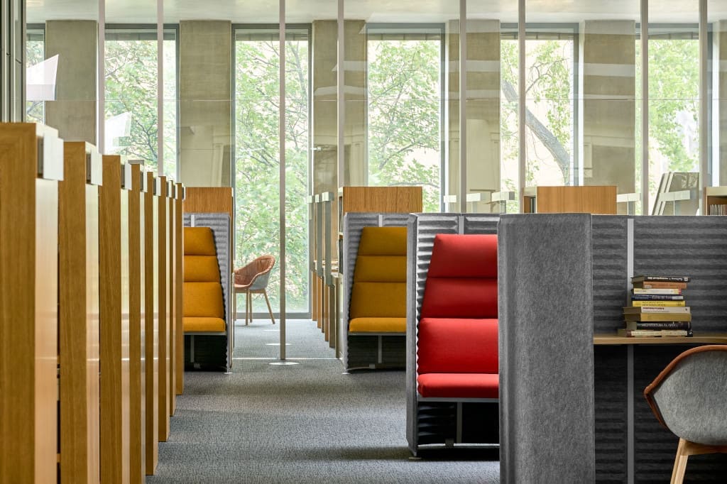 Zaprojektowany przez Tomka Rygalika dla Noti system mebli biurowych „SoundRoom” to kolekcja komplementarnych rozwiązań, dająca możliwość komponowania współczesnego biura.