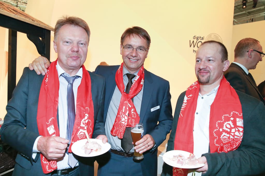 Roland Auer na targach „Interzum 2013” z klientami z Polski.