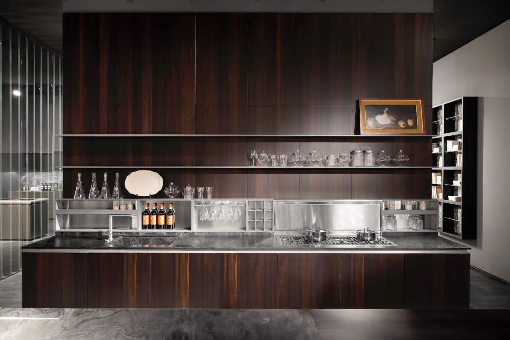 Badania, innowacje technologiczne i eksperymenty materiałowe to założenia, które towarzyszyły marce Rossana 50 lat temu, gdy rozpoczynała działalność.