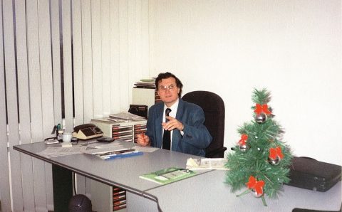 Ryszard Rychlik w swoim gabinecie 1994 r.