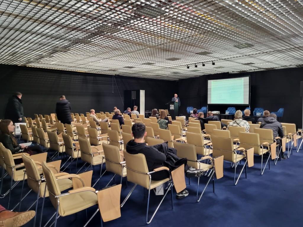 Spotkanie dotyczące wyzwań dla przemysłu drzewnego.