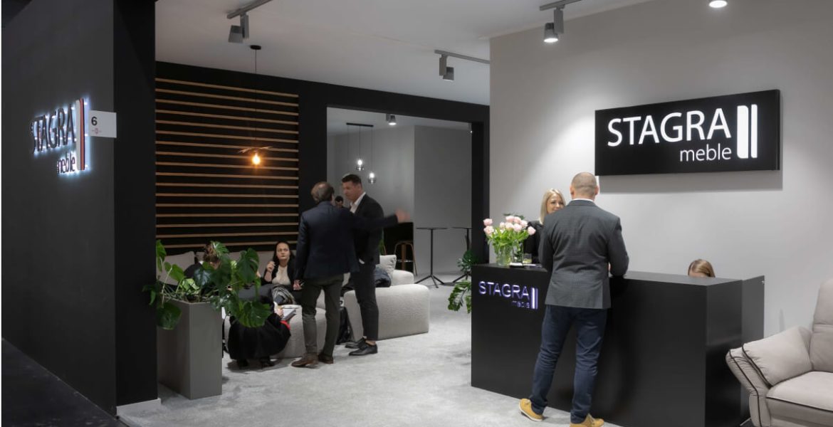 Stoisko firmy Stagra Meble podczas targów Meble Polska 2023 w Poznaniu - miesięcznik i portal informacyjny branży meblarskiej biznes.meble.pl