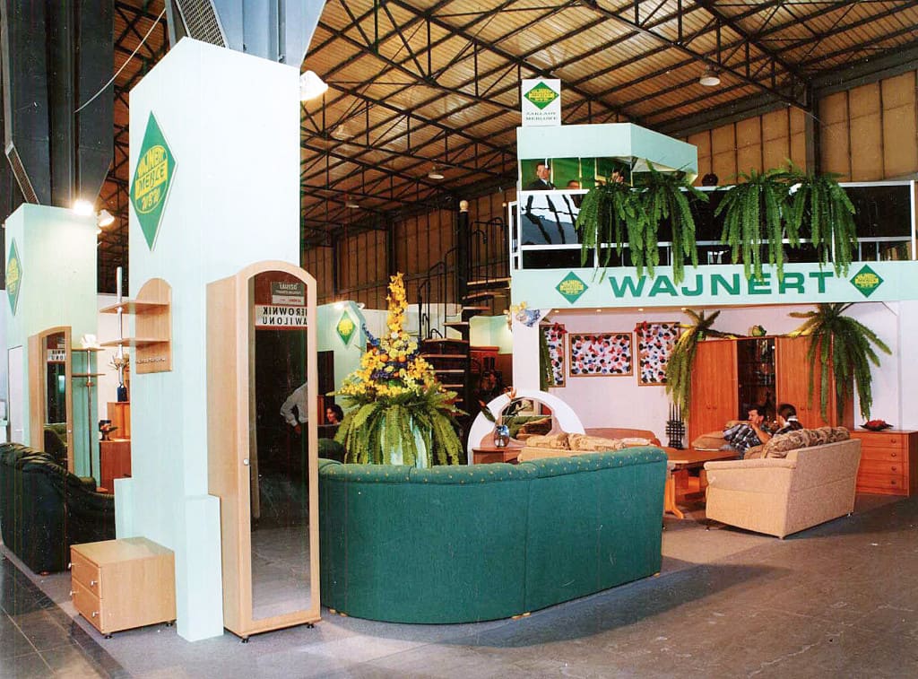 Stoisko Zakładów Meblowych Wajnert na targach w Poznaniu, 1999 r.