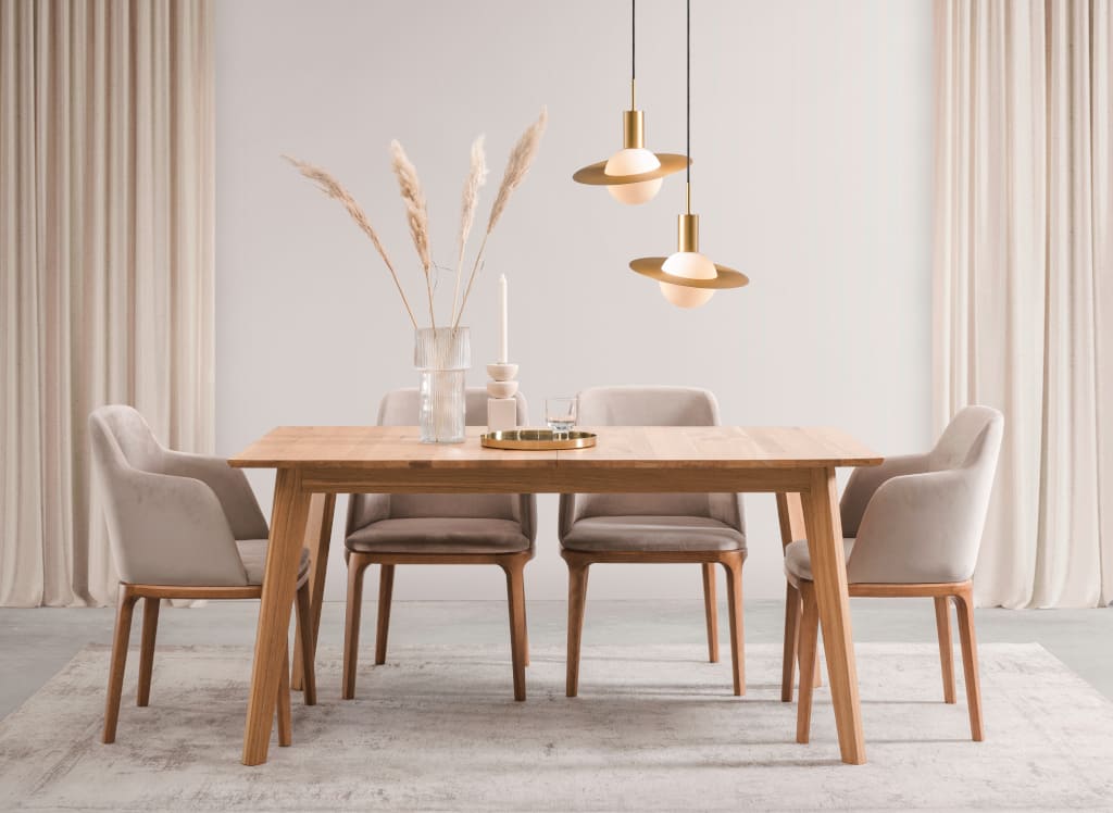 Stół Sorento producenta IWC Home, którego salon dostępny jest we wrocławskiej Galerii Wnętrz Domar stanowi doskonały przykład skandynawskiej nowoczesności oraz prostego, północnego designu.