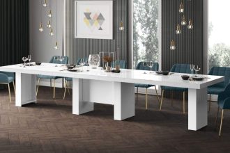 Przykład aranżacji przestrzeni kuchennej z wykorzystaniem frontów Hubertus Super Połysk oraz stołu Victoria w szaro-białej kombinacji kolorystycznej na wysoki połysk.