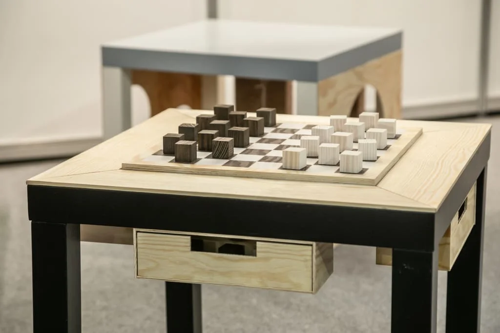 Oprócz 150 modeli mebli w skali 1:10, na wystawie znalazły się także prototypy mebli.