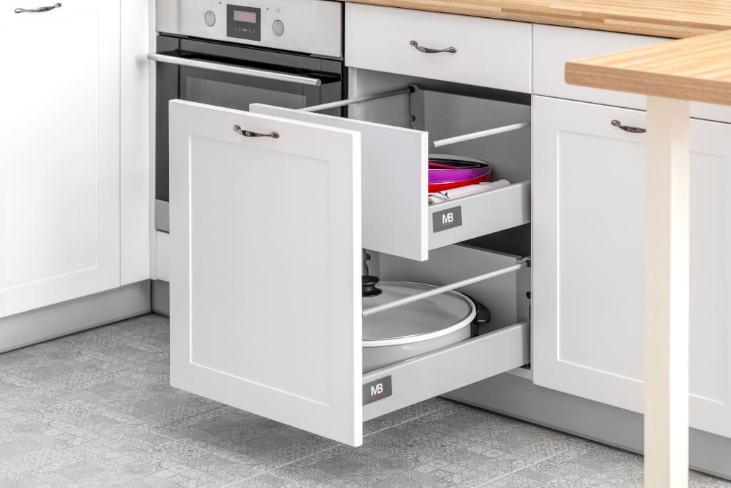Funkcja pełnego wysuwu, którą mają szuflady „Modern Box” firmy GTV, zapewnia łatwy dostęp do całej zawartości.