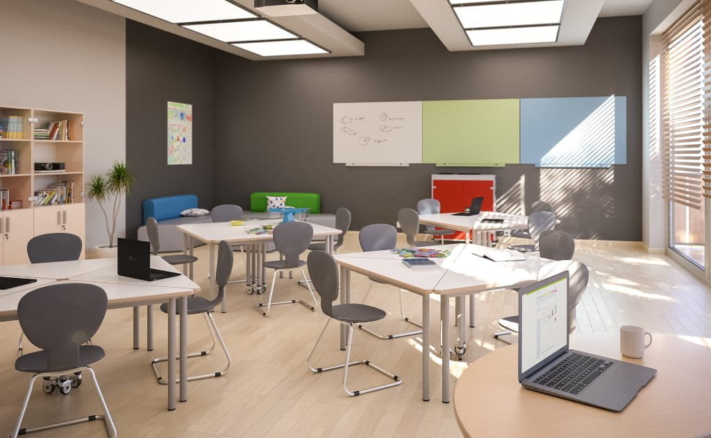 Trójkątne stoły „Mila” i krzesła „Flexi” od Moje Bambino.