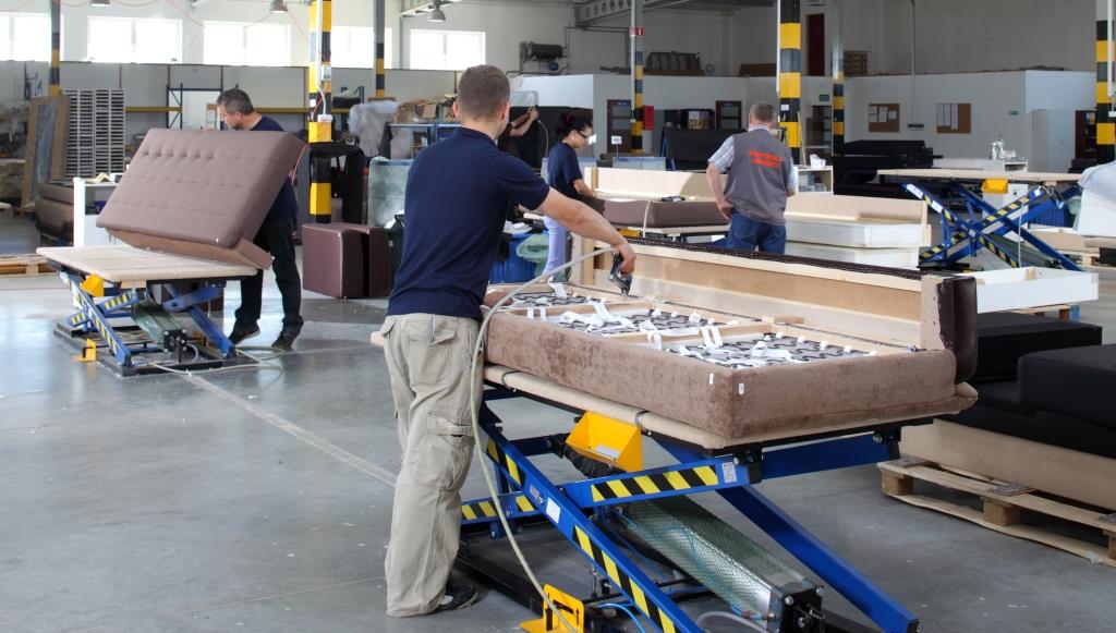 Trwa walka branży meblarskiej z kryzysem.