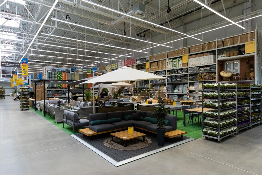 Wnętrze sklepu Castorama w Kłodzku.