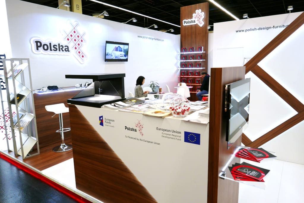 Wyróżnione w konkursie „StandOUT” stoisko PAIH na targach IMM w Kolonii.