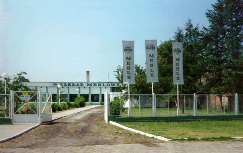 Zakłady Meblowe Wajnert przy ul. Kolejowej 29 w Międzyborzu po remoncie i adaptacji, 1995 r.