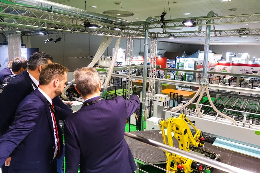 Zautomatyzowana linia technologiczna Biesse na każdej zmianie można wyprodukować do 1 tys. paneli. Rozwiązanie łączy najnowsze pomysły w zakresie elastyczności w odniesieniu do maszyn do rozkroju i sterowanych przez roboty.