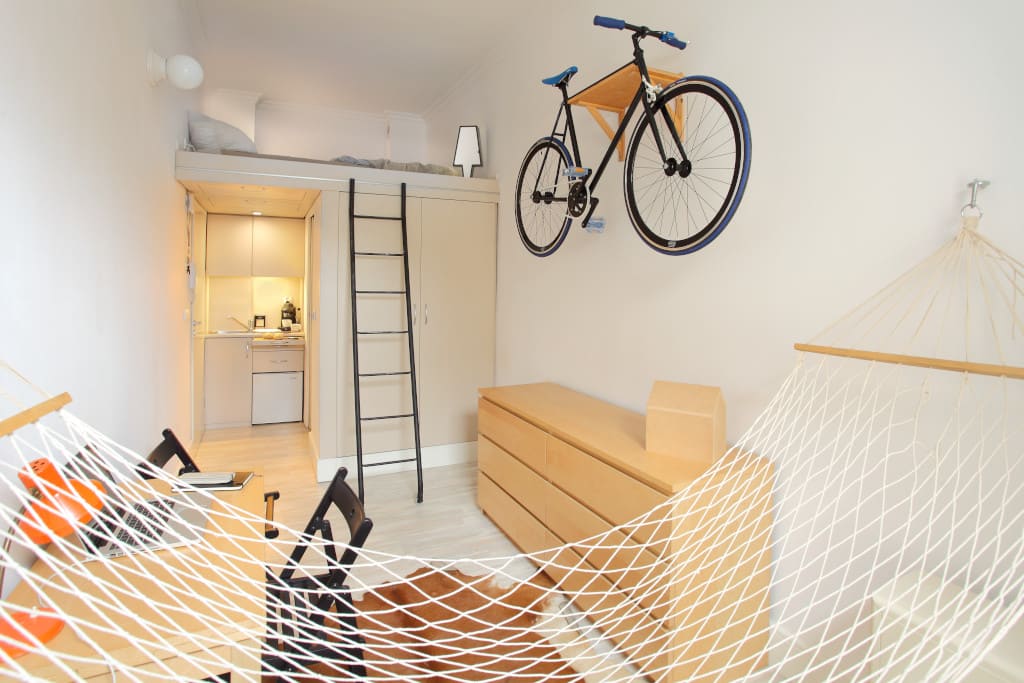 „13 m2” Szymona Hanczara to wnętrze mieszkania zrealizowanego na własne potrzeby i spełniającego podstawowe funkcje.