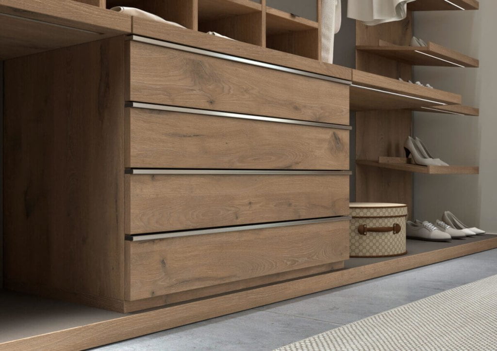 Interprint - dekor Viking Oak zaprezentowany na szafce w garderobie - miesięcznik i portal informacyjny branży meblarskiej biznes.meble.pl