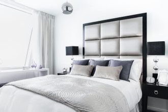 Białe wnętrze pomalowane farbą marki Jedynka.