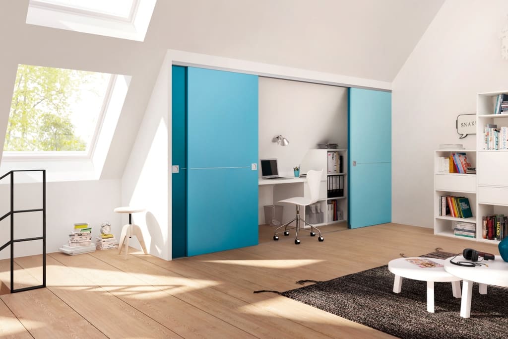 Zamawiany na wymiar mebel „Ecoline” od Raumplus można bez trudu dopasować do aranżacji nawet niewielkiego pokoju.