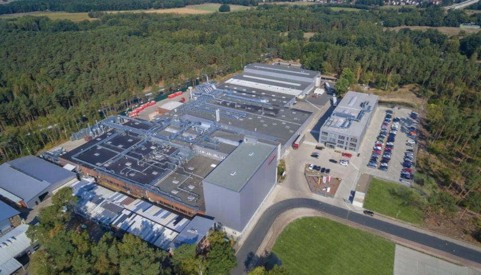 W zakładzie firmy EGGER w Gifhorn co roku produkuje się 45 milionów m² laminatu.